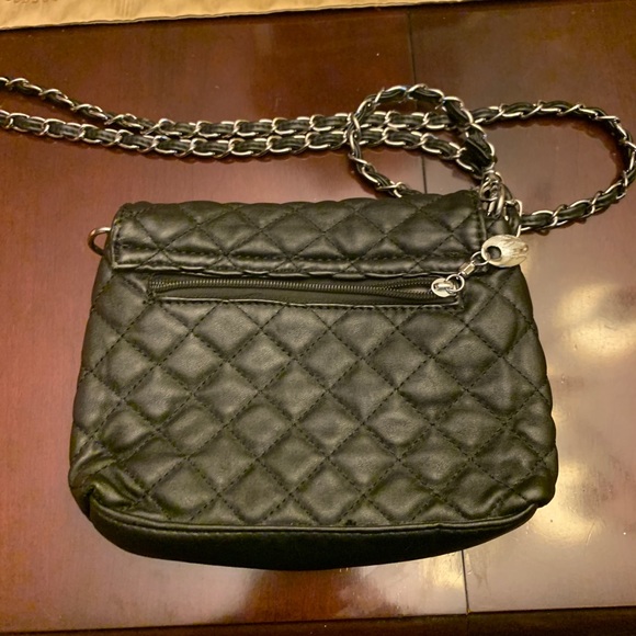 Crossbody quilted purse with chain straps. - Picture 2 of 4